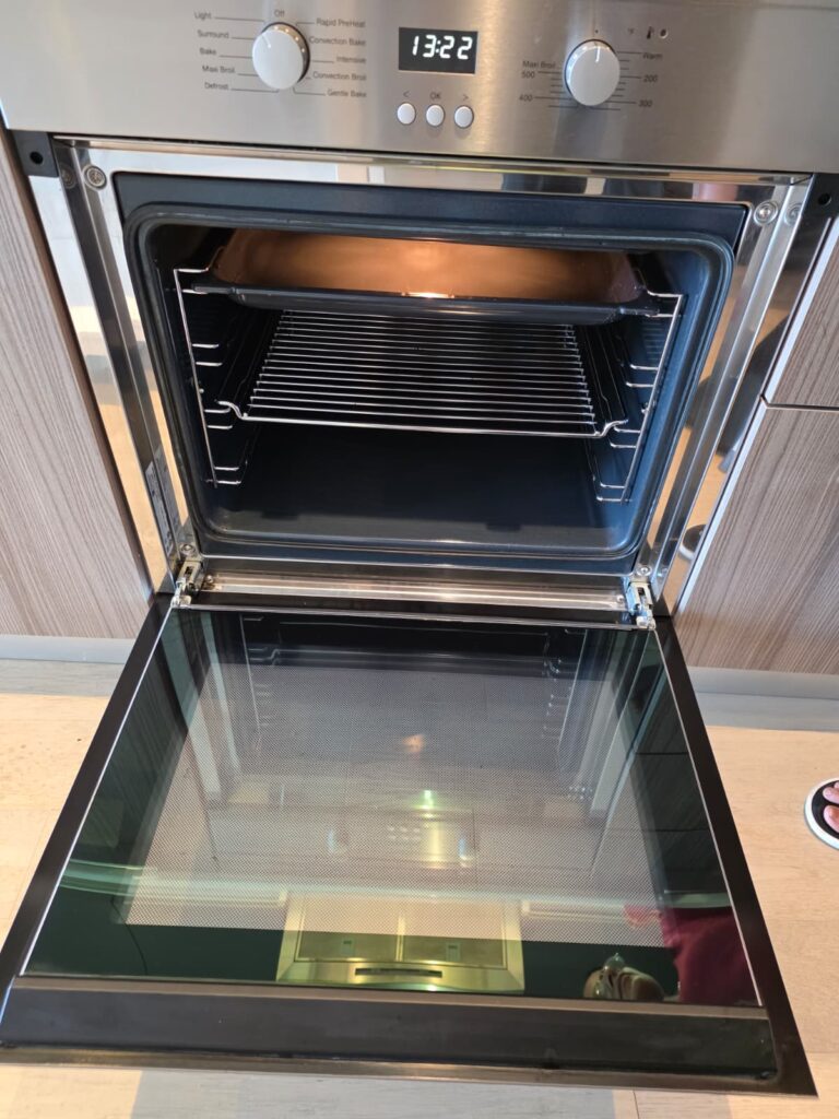 Microwave interior cleaning in Surrey